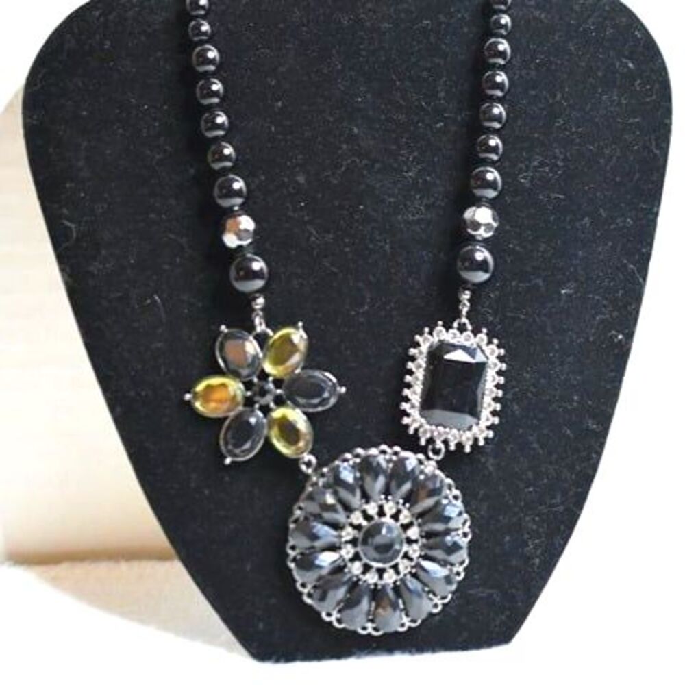 Premier Designs Vintage Black/Yellow Bib Brooch Pendant Renaissance 18" Necklace